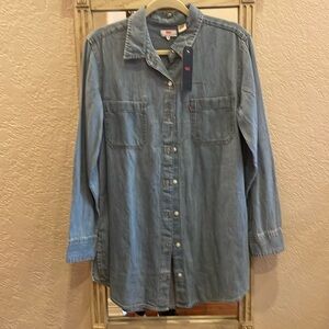 Levi's women's long sleeve denim shirt, size medium